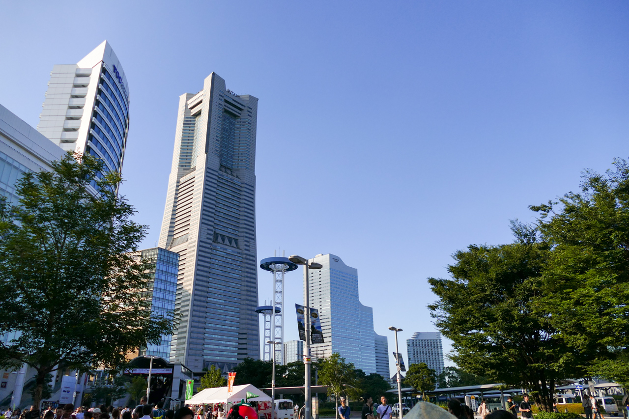 桜木町駅前