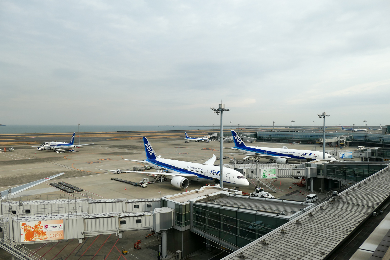 DC-TX2で羽田空港の飛行機