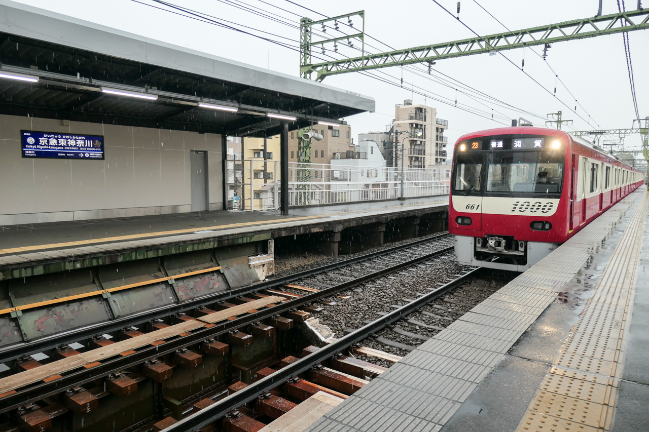 京急東神奈川駅